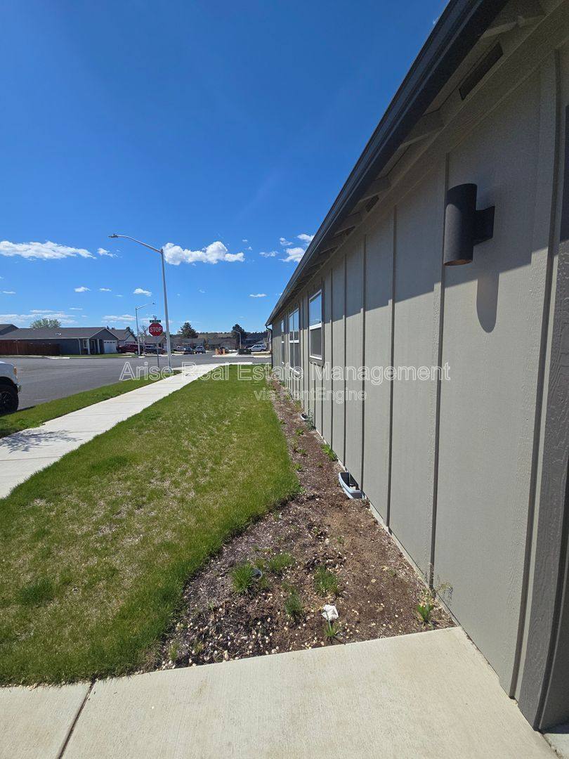 House for rent at 652 NE McCampbell St, Madras, OR 97741