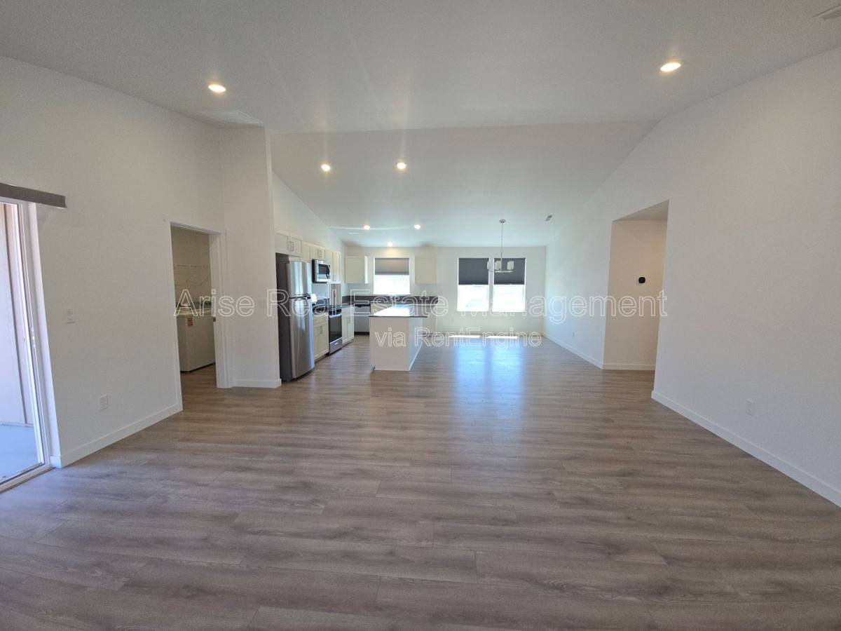 House for rent at 652 NE McCampbell St, Madras, OR 97741