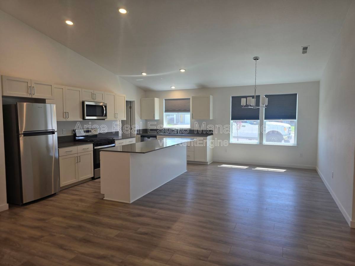 House for rent at 652 NE McCampbell St, Madras, OR 97741