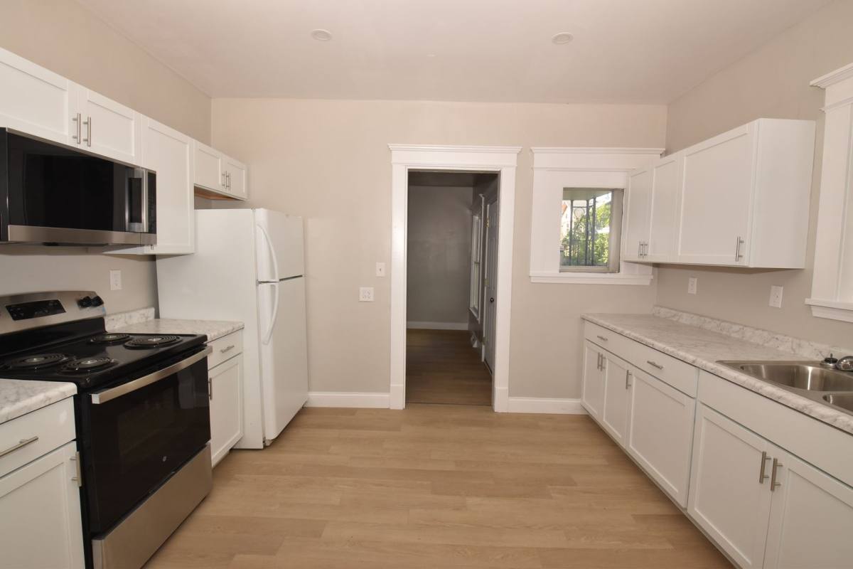 House for rent at 911 E Washington St, South Bend, IN 46617