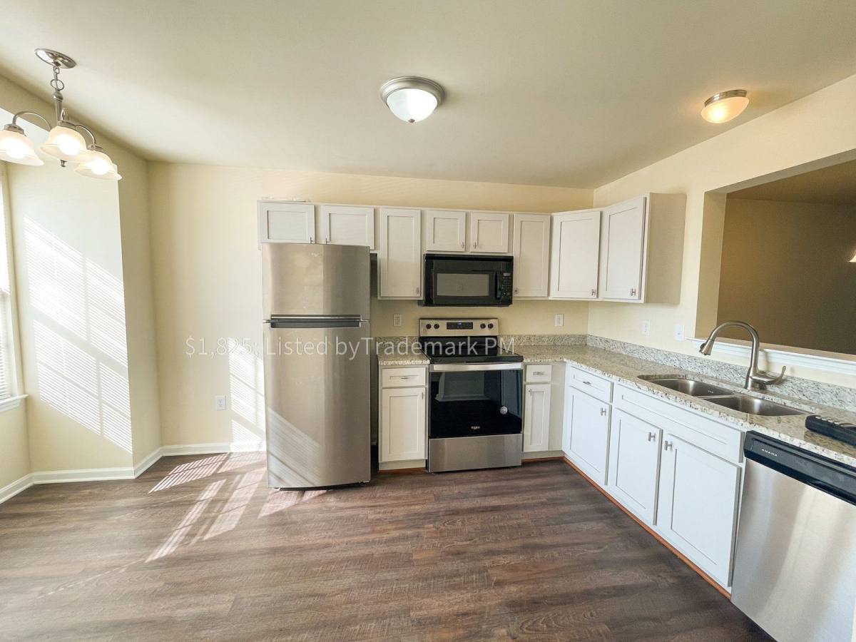 Townhouse for rent at 1921 Shady Oak Dr, Mount Joy, PA 17552