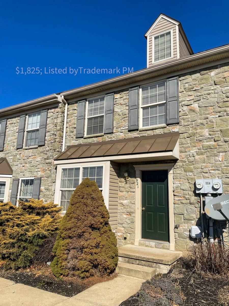 Townhouse for rent at 1921 Shady Oak Dr, Mount Joy, PA 17552