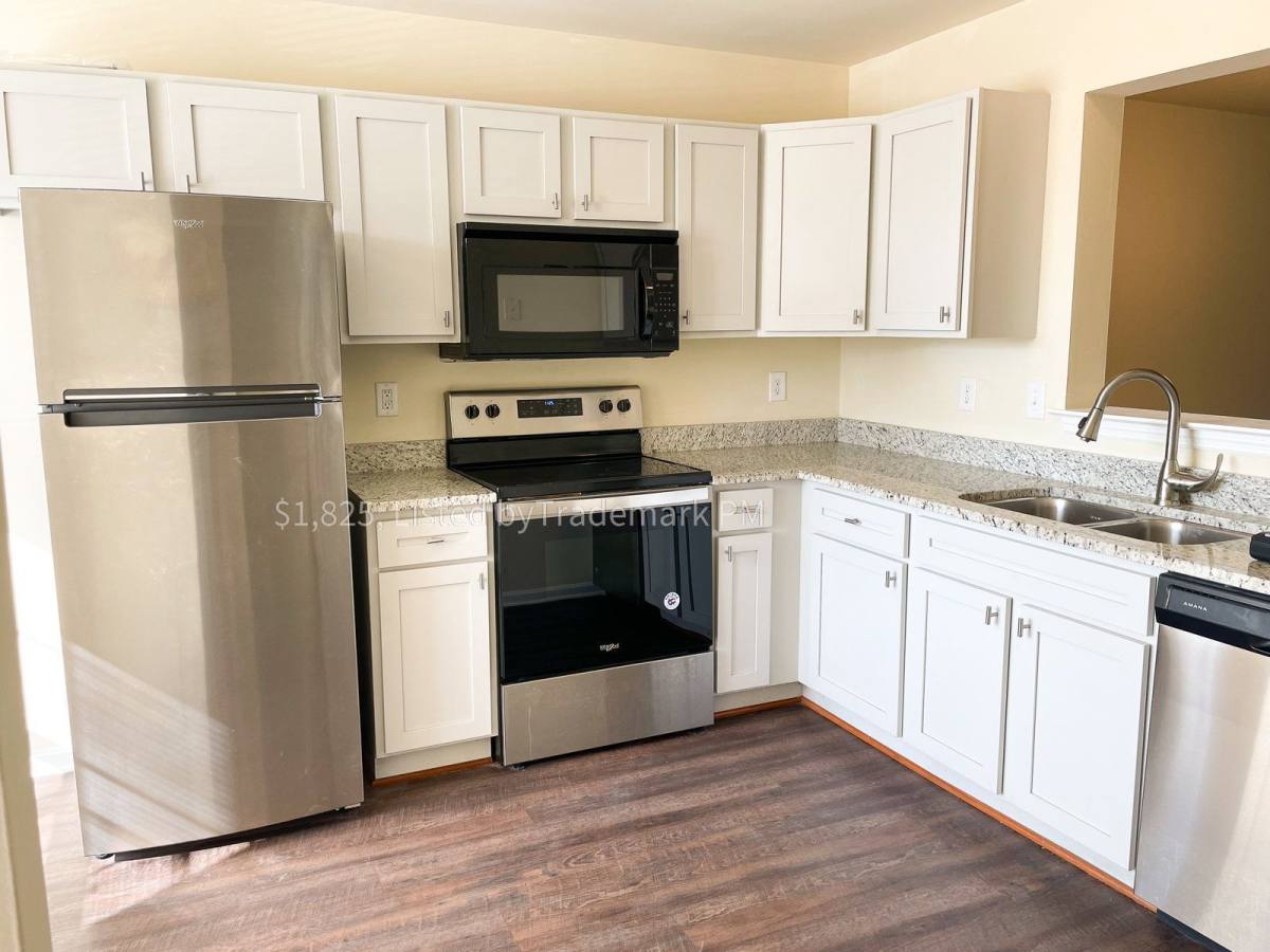 Townhouse for rent at 1921 Shady Oak Dr, Mount Joy, PA 17552
