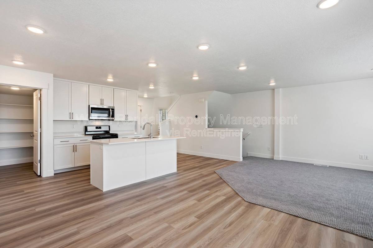 Townhouse for rent at 3102 N 1600 E, Layton, UT 84040