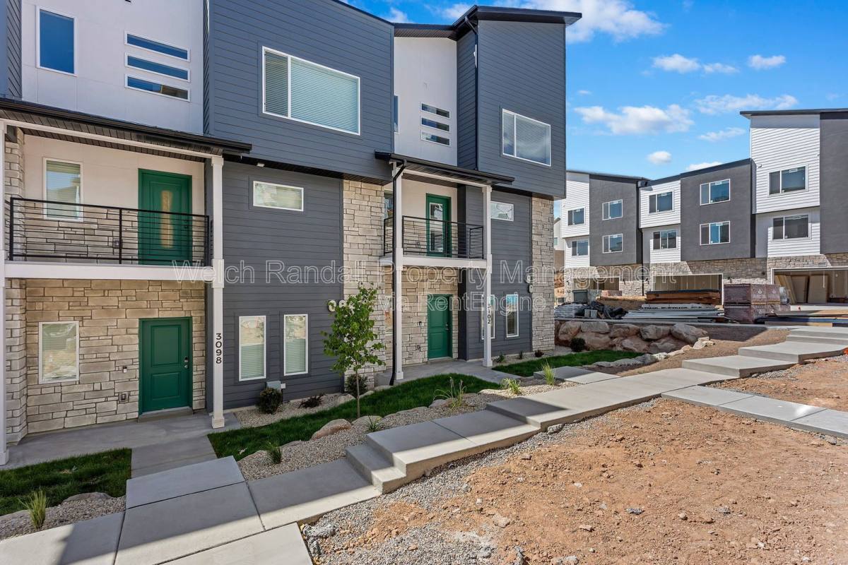 Townhouse for rent at 3102 N 1600 E, Layton, UT 84040