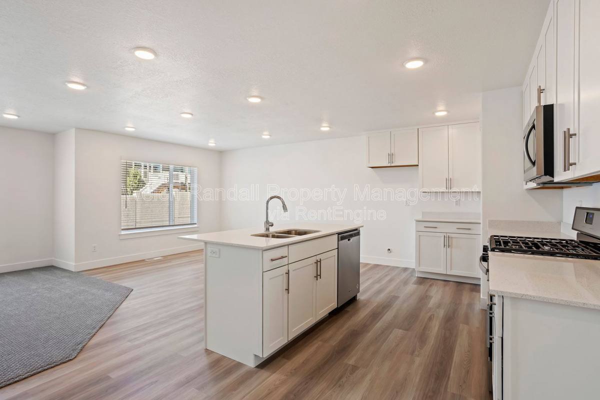 Townhouse for rent at 3102 N 1600 E, Layton, UT 84040
