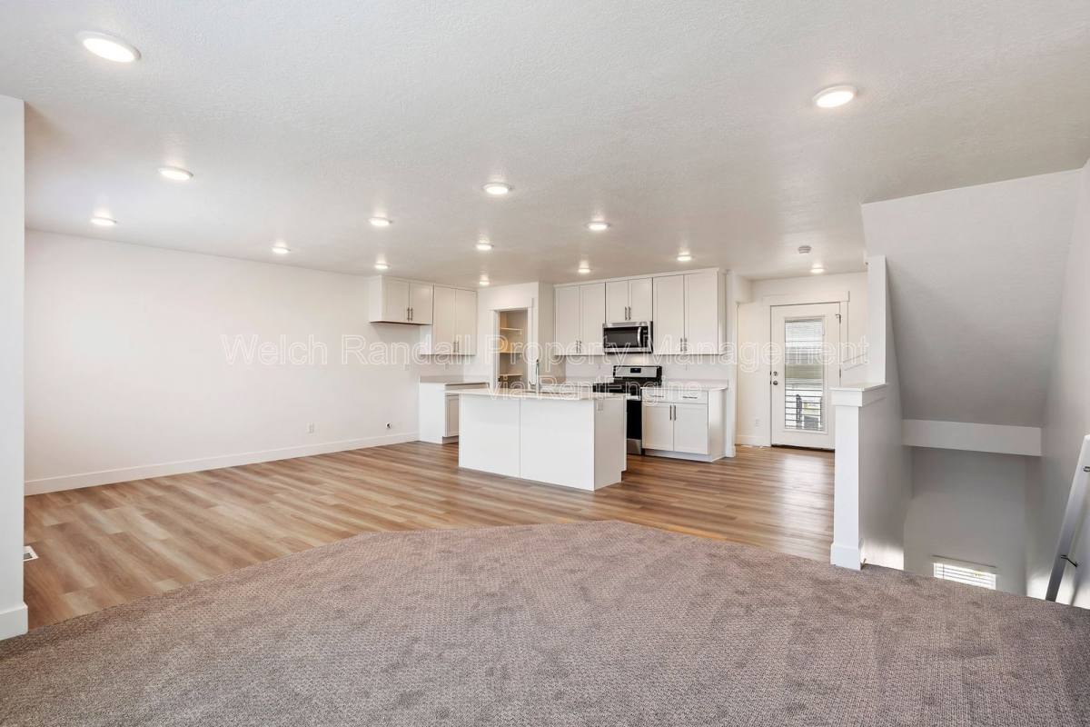 Townhouse for rent at 3102 N 1600 E, Layton, UT 84040