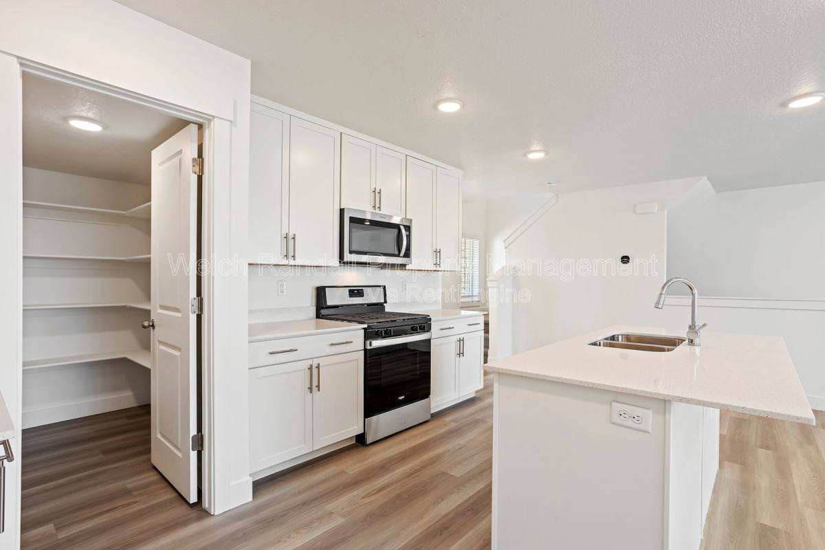 Townhouse for rent at 3102 N 1600 E, Layton, UT 84040