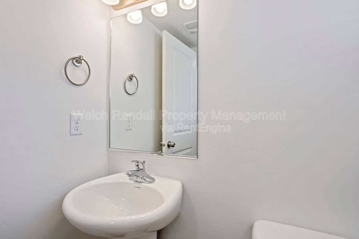 Townhouse for rent at 3102 N 1600 E, Layton, UT 84040