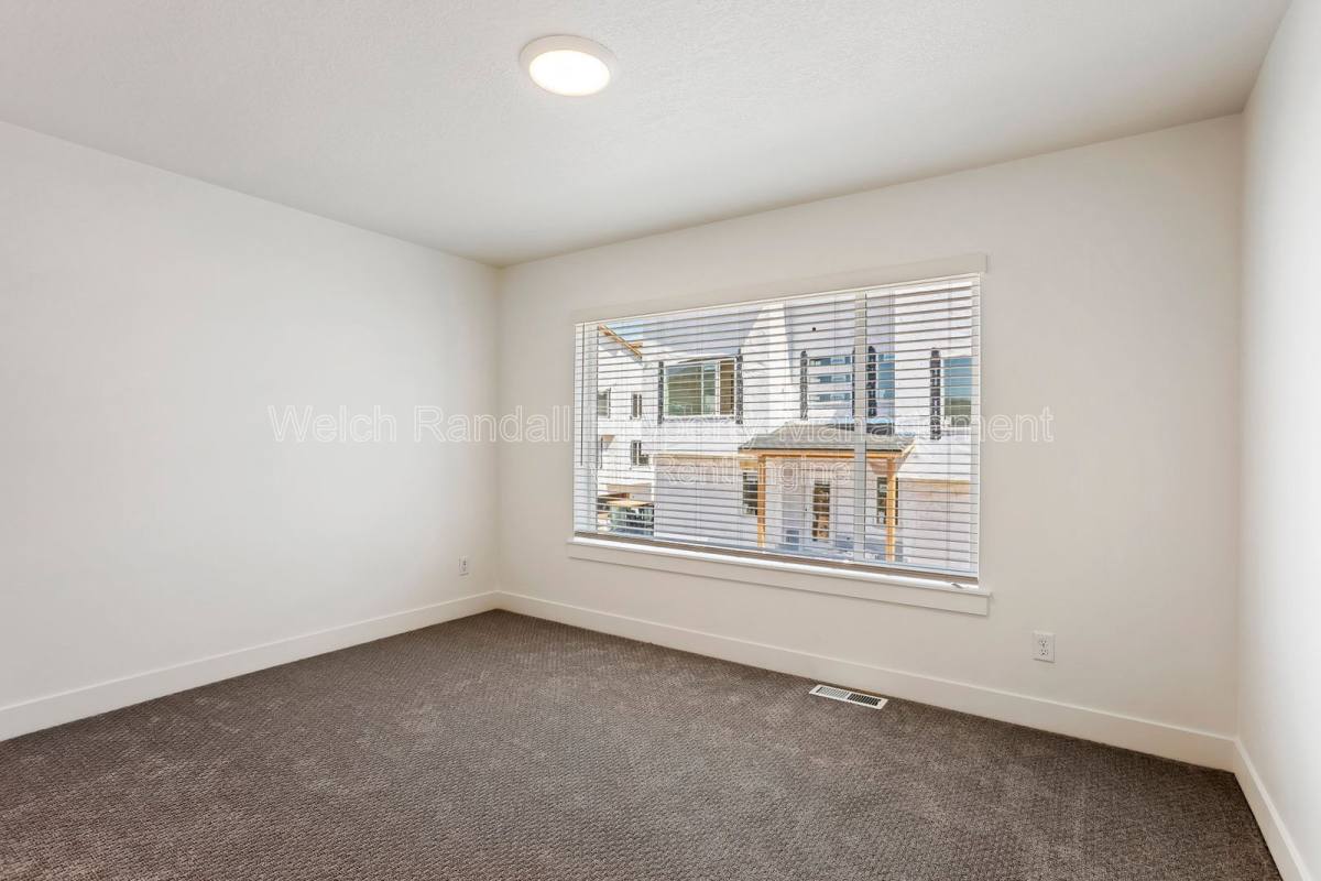 Townhouse for rent at 3102 N 1600 E, Layton, UT 84040
