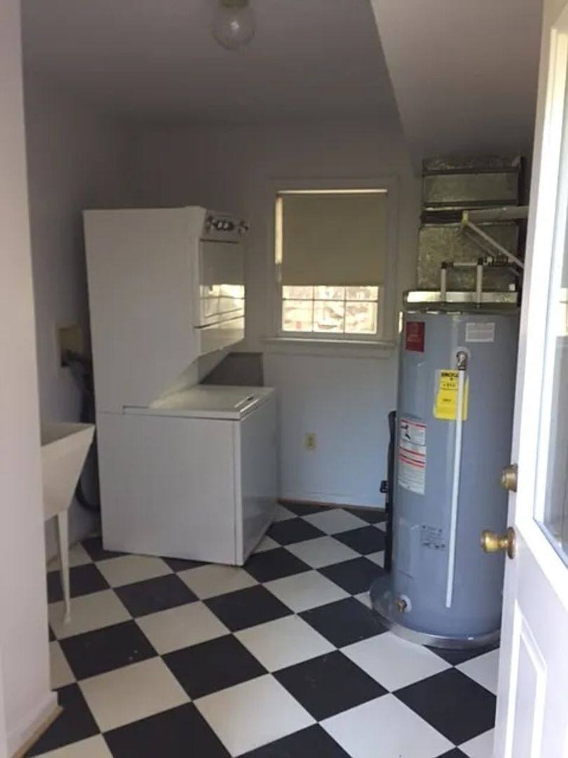 Townhouse for rent at 8994 Midway Rd, Henrico, VA 23229