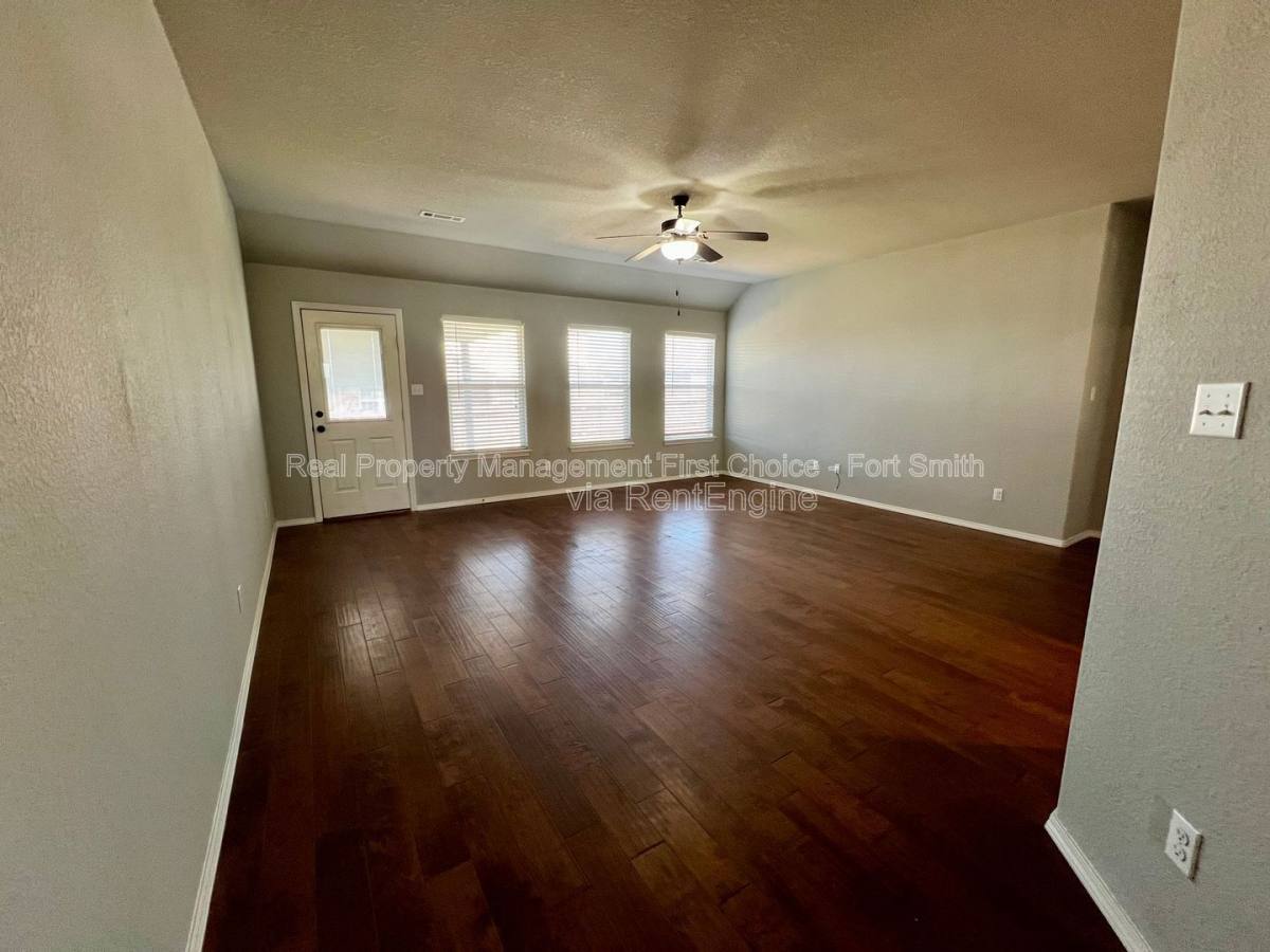 House for rent at 423 Ridge Point Dr, Fort Smith, AR 72908