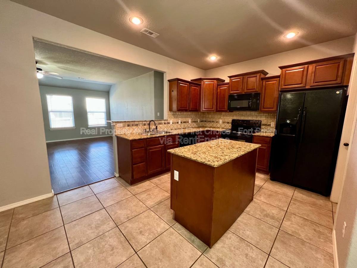 House for rent at 423 Ridge Point Dr, Fort Smith, AR 72908