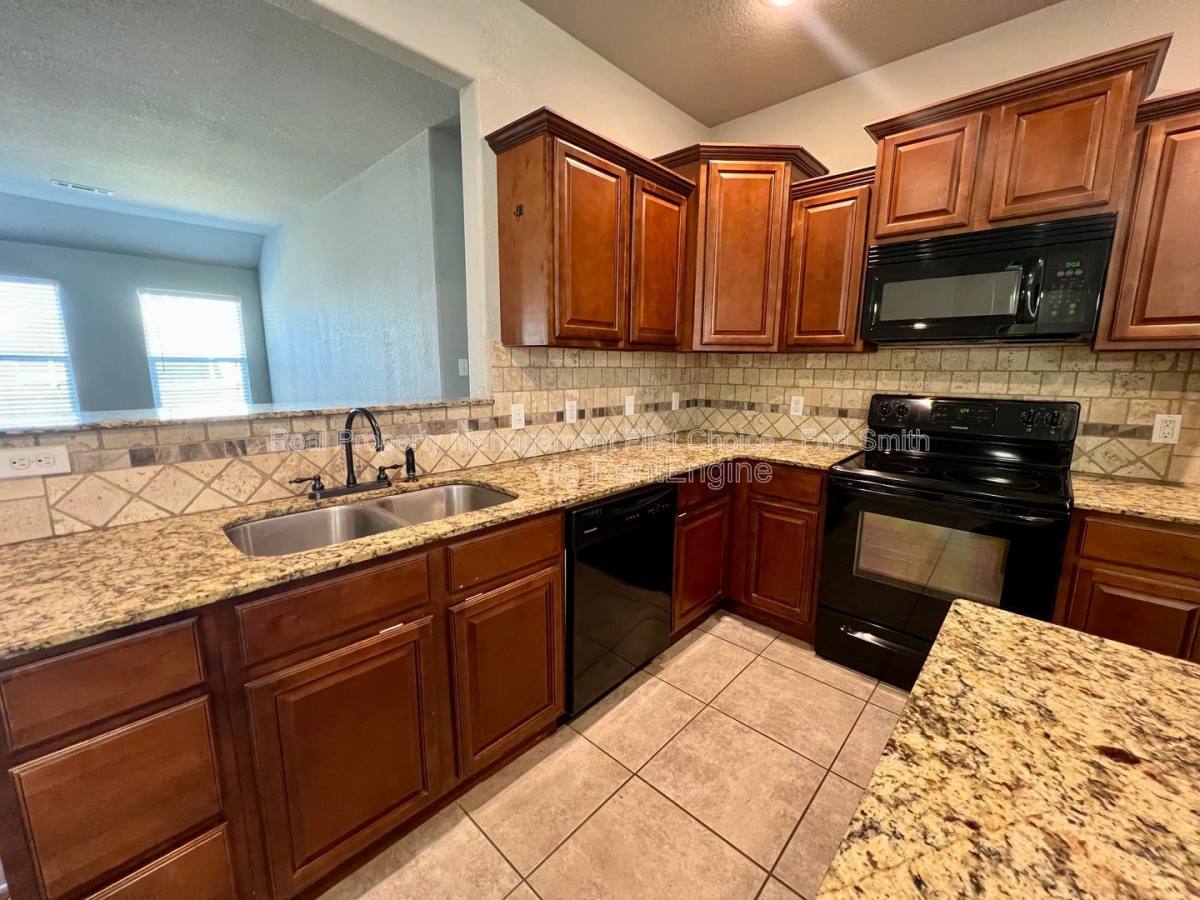 House for rent at 423 Ridge Point Dr, Fort Smith, AR 72908