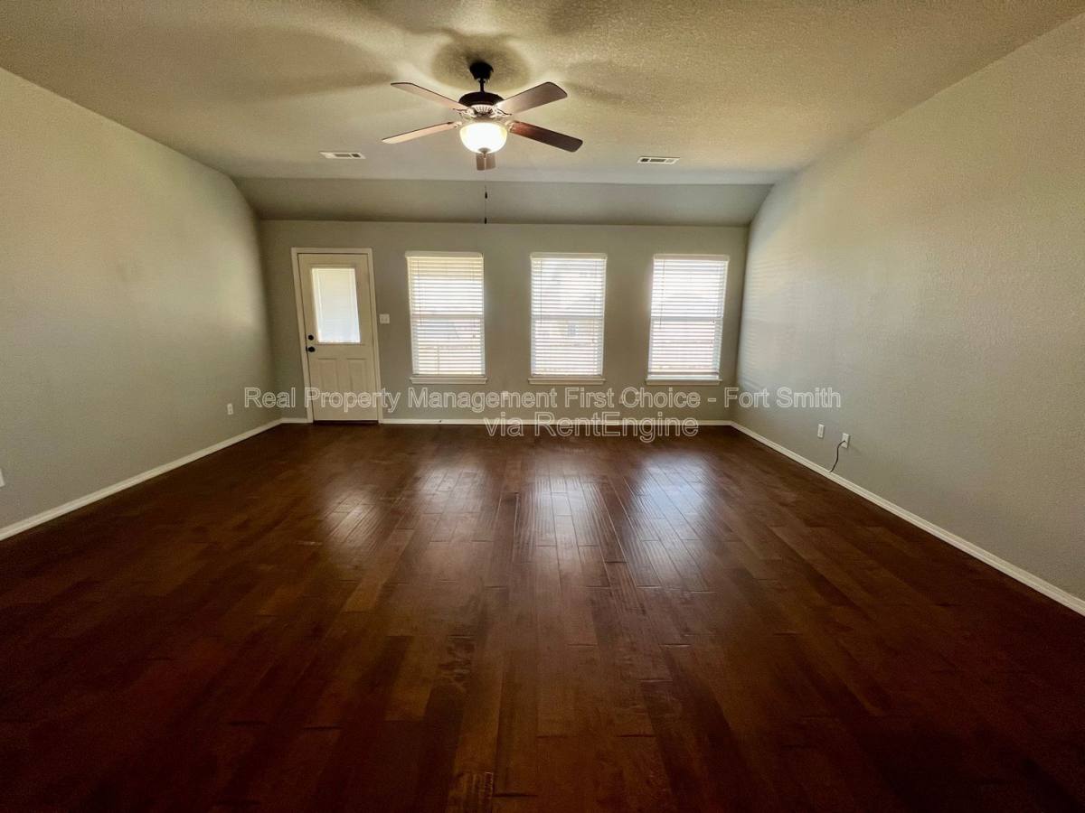 House for rent at 423 Ridge Point Dr, Fort Smith, AR 72908