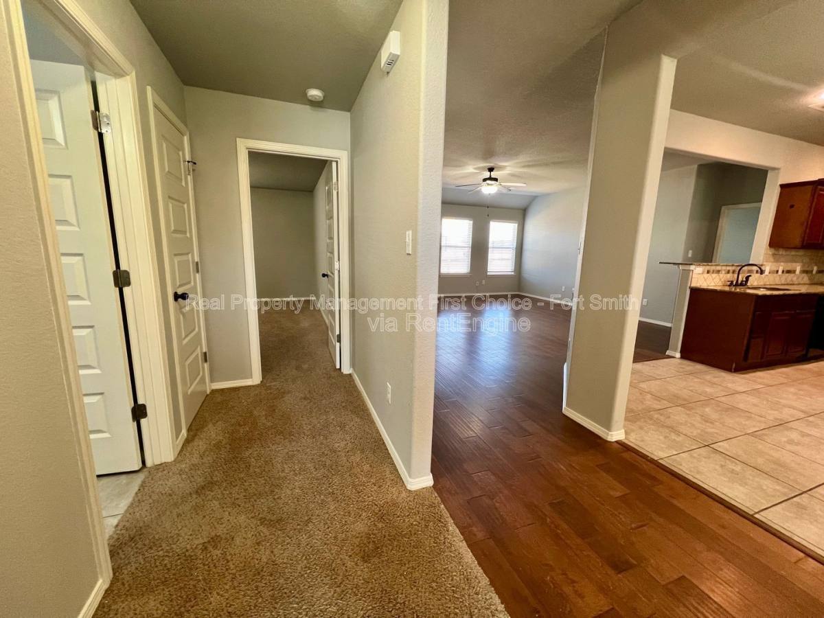 House for rent at 423 Ridge Point Dr, Fort Smith, AR 72908