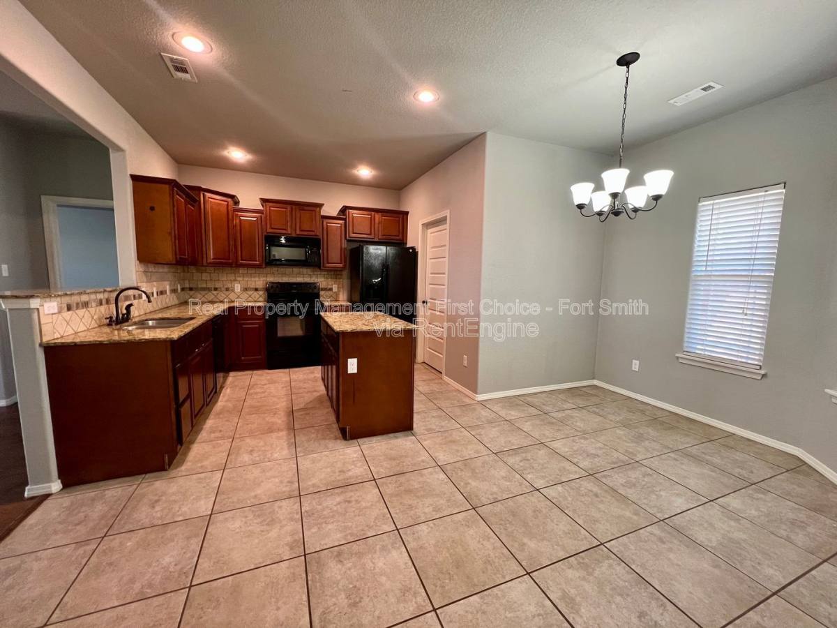 House for rent at 423 Ridge Point Dr, Fort Smith, AR 72908