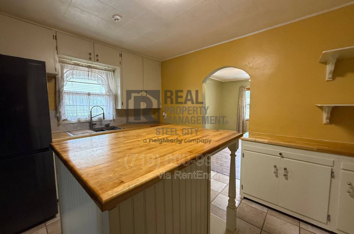 Apartment for rent at 1222 E 3rd St, Pueblo, CO 81001