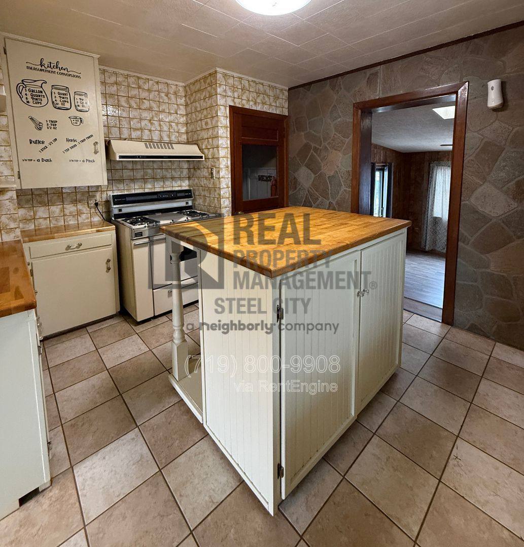 Apartment for rent at 1222 E 3rd St, Pueblo, CO 81001