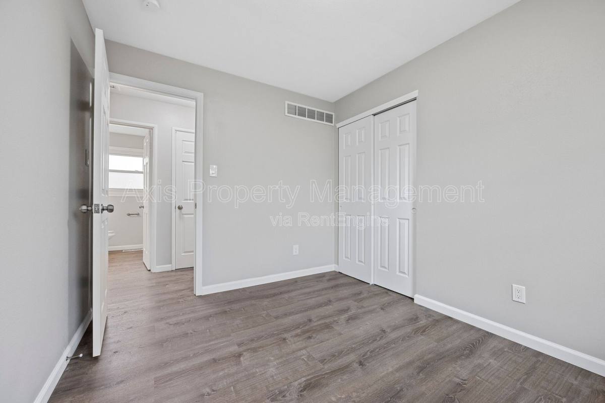 House for rent at 537 Lynn Haven Lane, Hazelwood, MO 63042