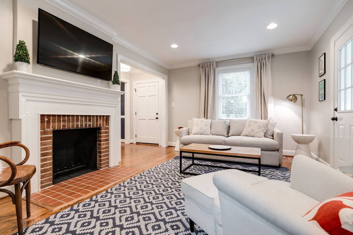 House for rent at 4907 Cutshaw Ave, Richmond, VA 23230