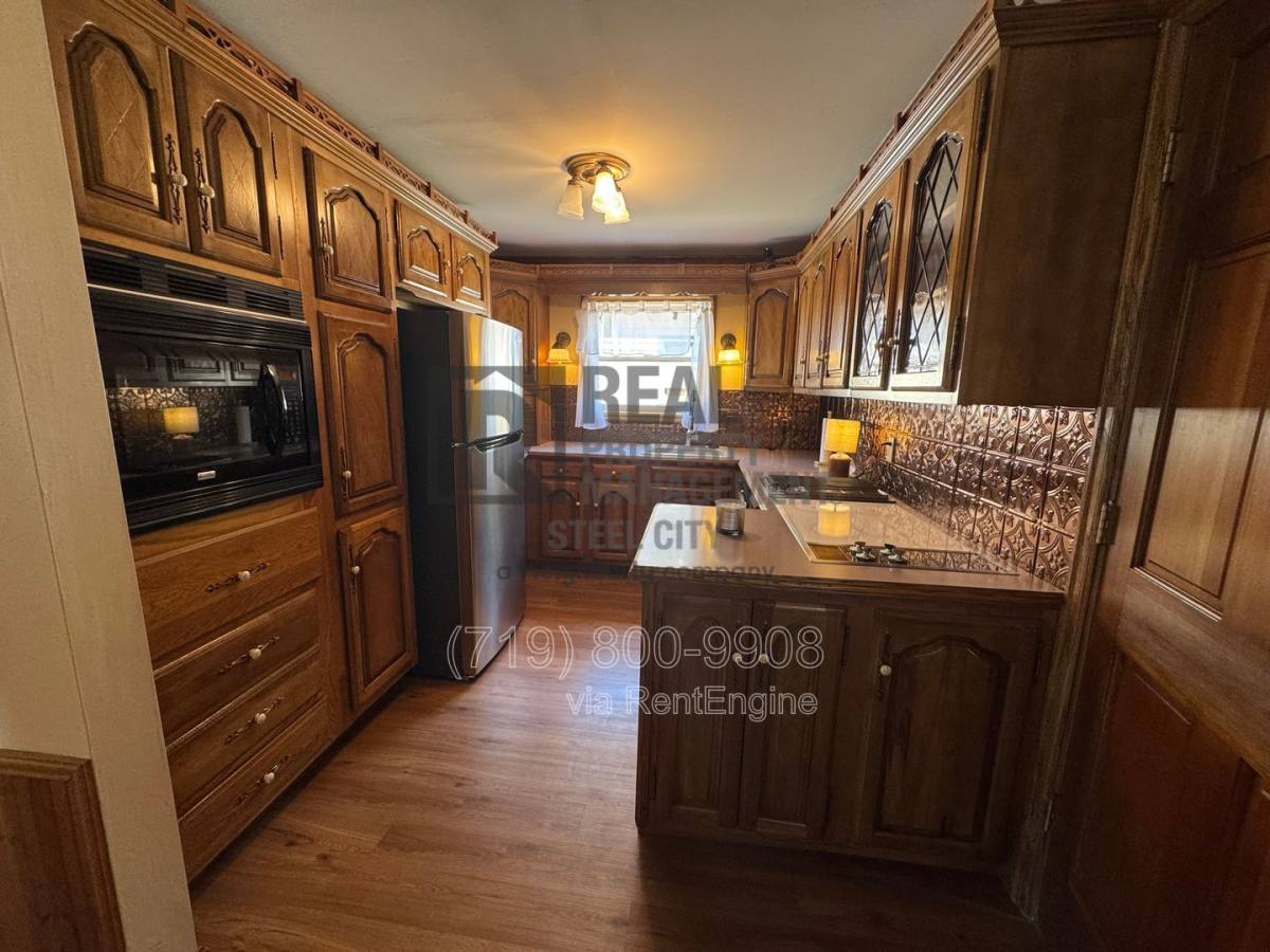 House for rent at 512 W 10th St, Pueblo, CO 81003