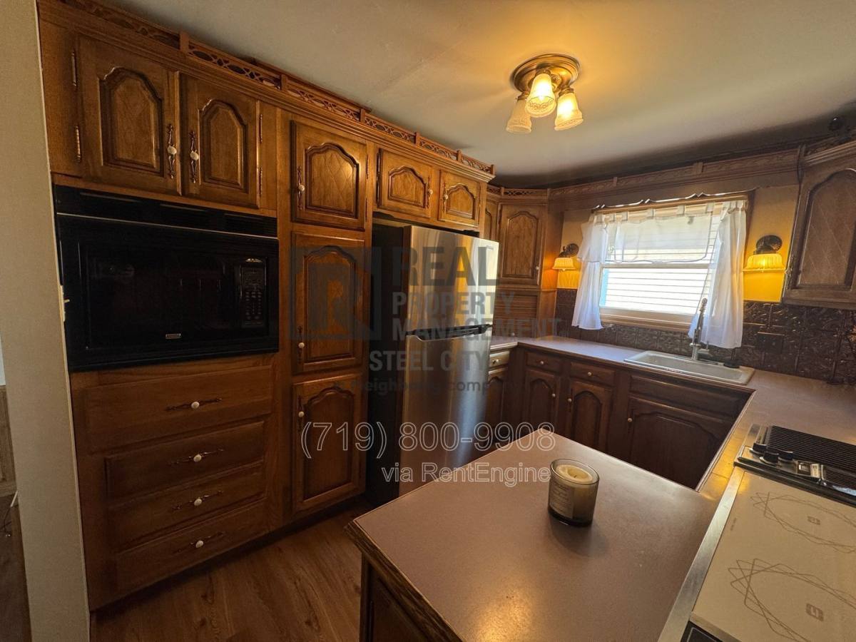 House for rent at 512 W 10th St, Pueblo, CO 81003