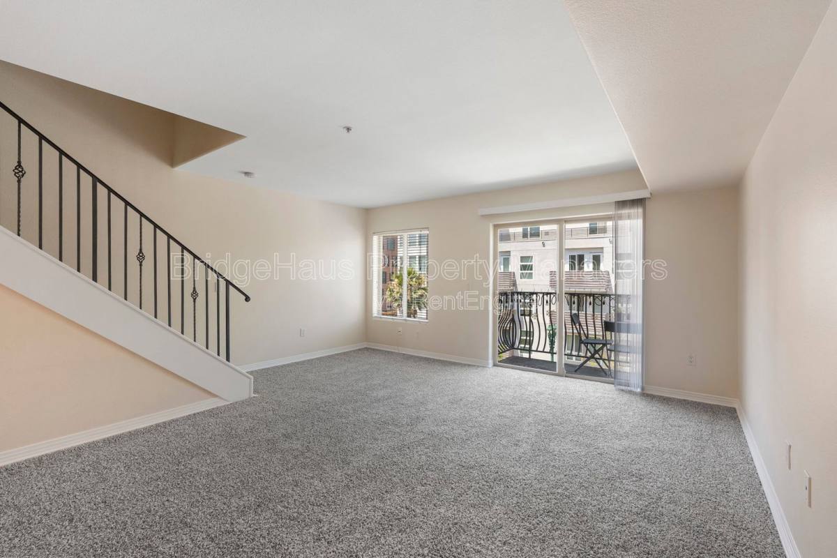 Condo for rent at 801 W Hawthorn St #304, San Diego, CA 92101