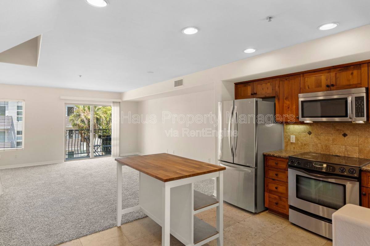 Condo for rent at 801 W Hawthorn St #304, San Diego, CA 92101
