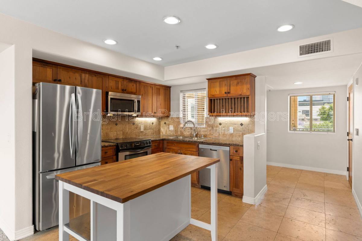 Condo for rent at 801 W Hawthorn St #304, San Diego, CA 92101