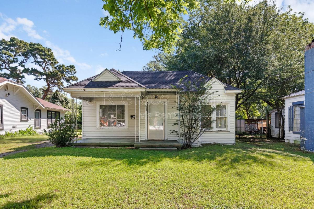 House for rent at 609 E Walker St, Groesbeck, TX 76642