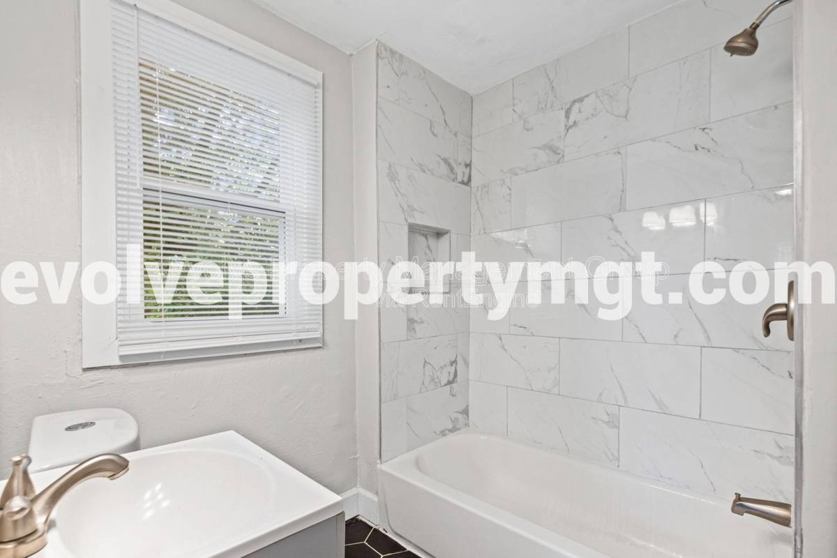 Apartment for rent at 4091 Tutwiler Ave, Memphis, TN 38122