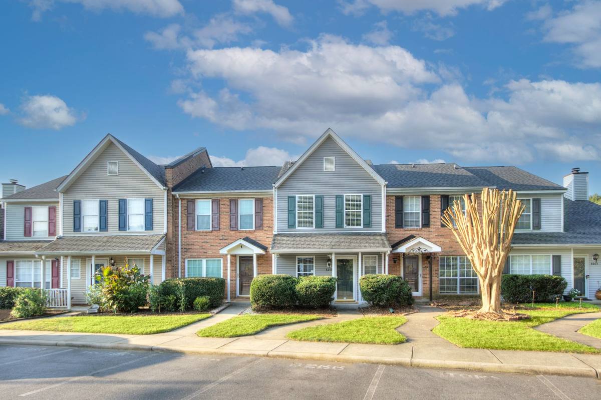 Townhouse for rent at 8268 Golf Ridge Dr, Charlotte, NC 28277