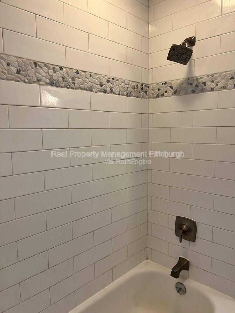 Apartment for rent at 5735 Phillips Ave #1, Pittsburgh, PA 15217