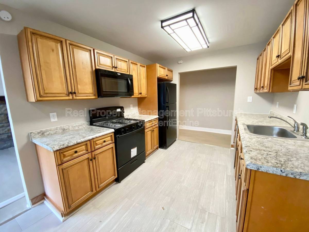 Apartment for rent at 5733 Phillips Ave #2, Pittsburgh, PA 15217