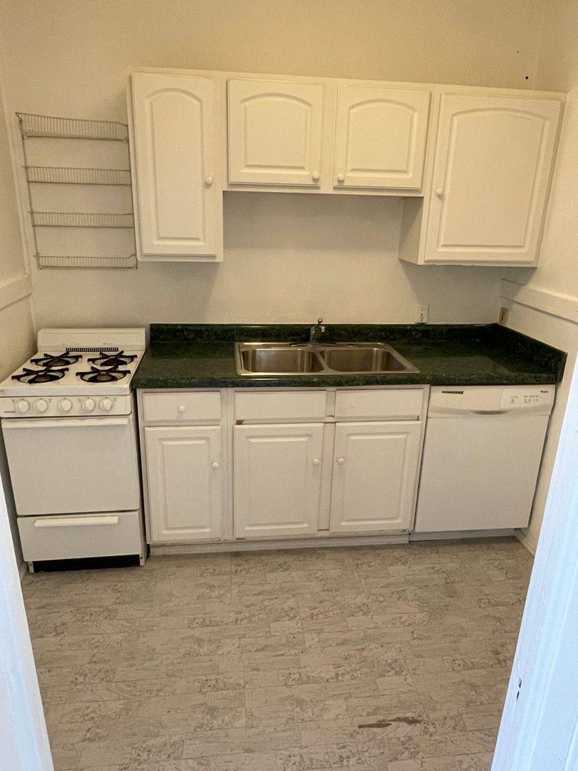 Apartment for rent at 615 Exposition Blvd, New Orleans, LA 70118