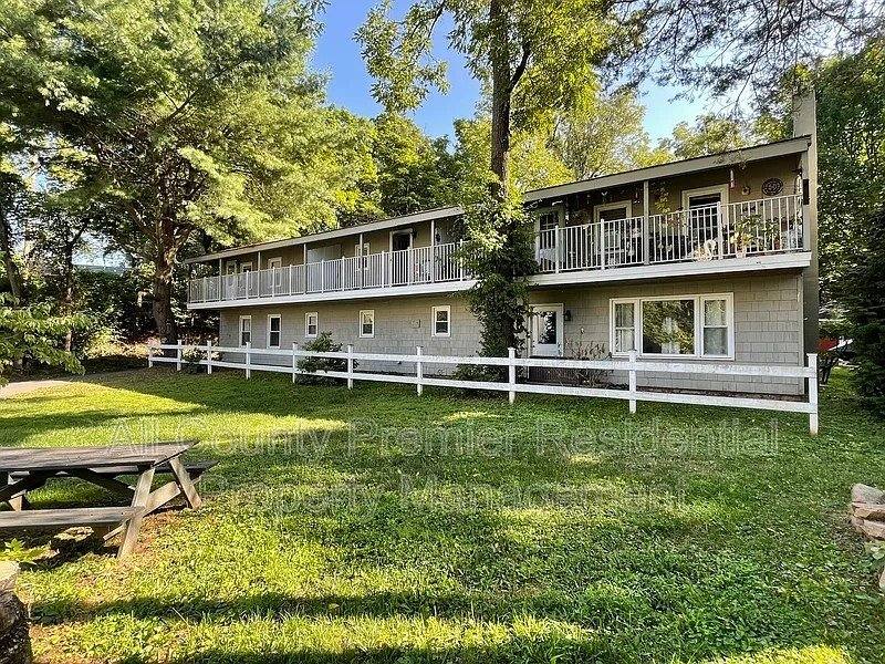 Apartment for rent at 4 Stockton Sergeantsville Rd #3, Stockton, NJ 08559