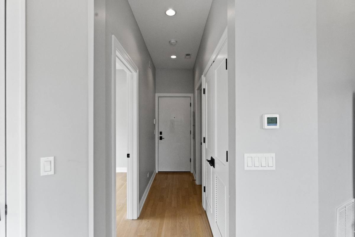 Apartment for rent at 1050 W Cornelia Ave #202, Chicago, IL 60657