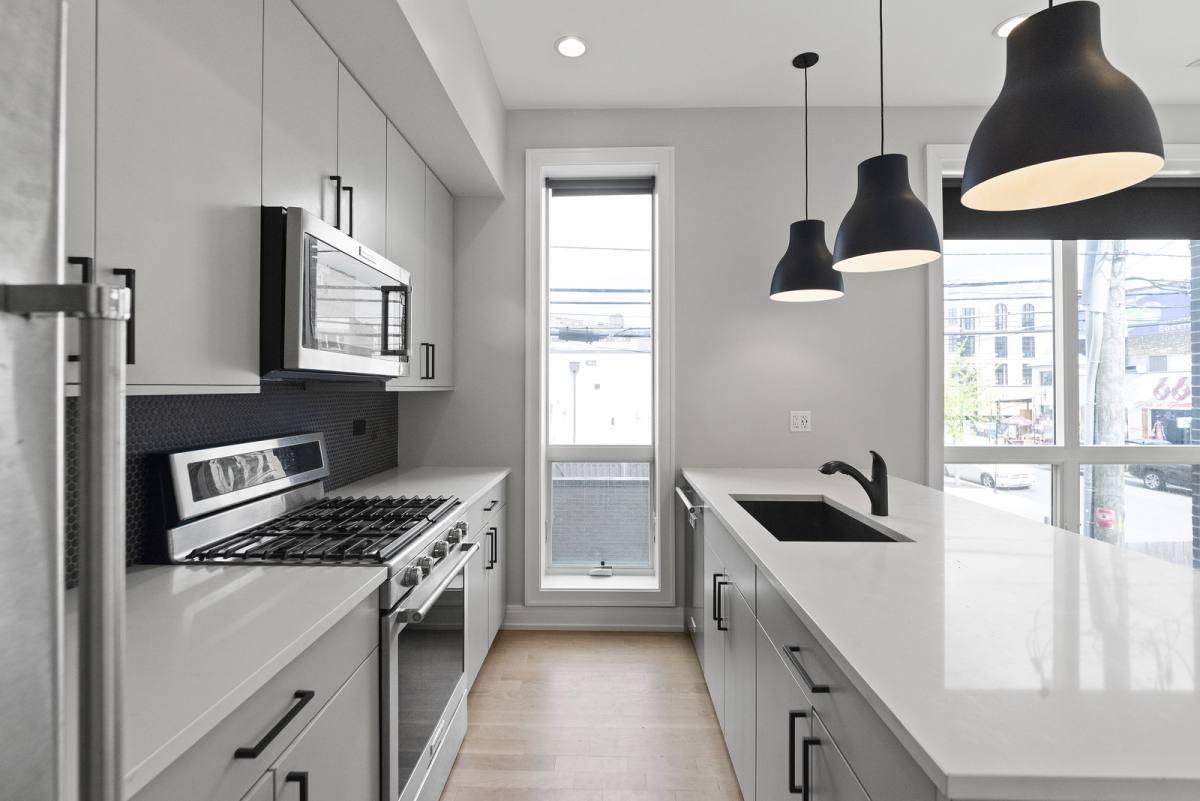 Apartment for rent at 1050 W Cornelia Ave #202, Chicago, IL 60657