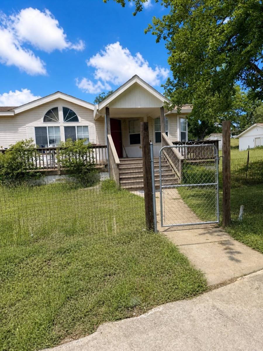 House for rent at 2984 Indian Hill Rd, Clearlake Oaks, CA 95423