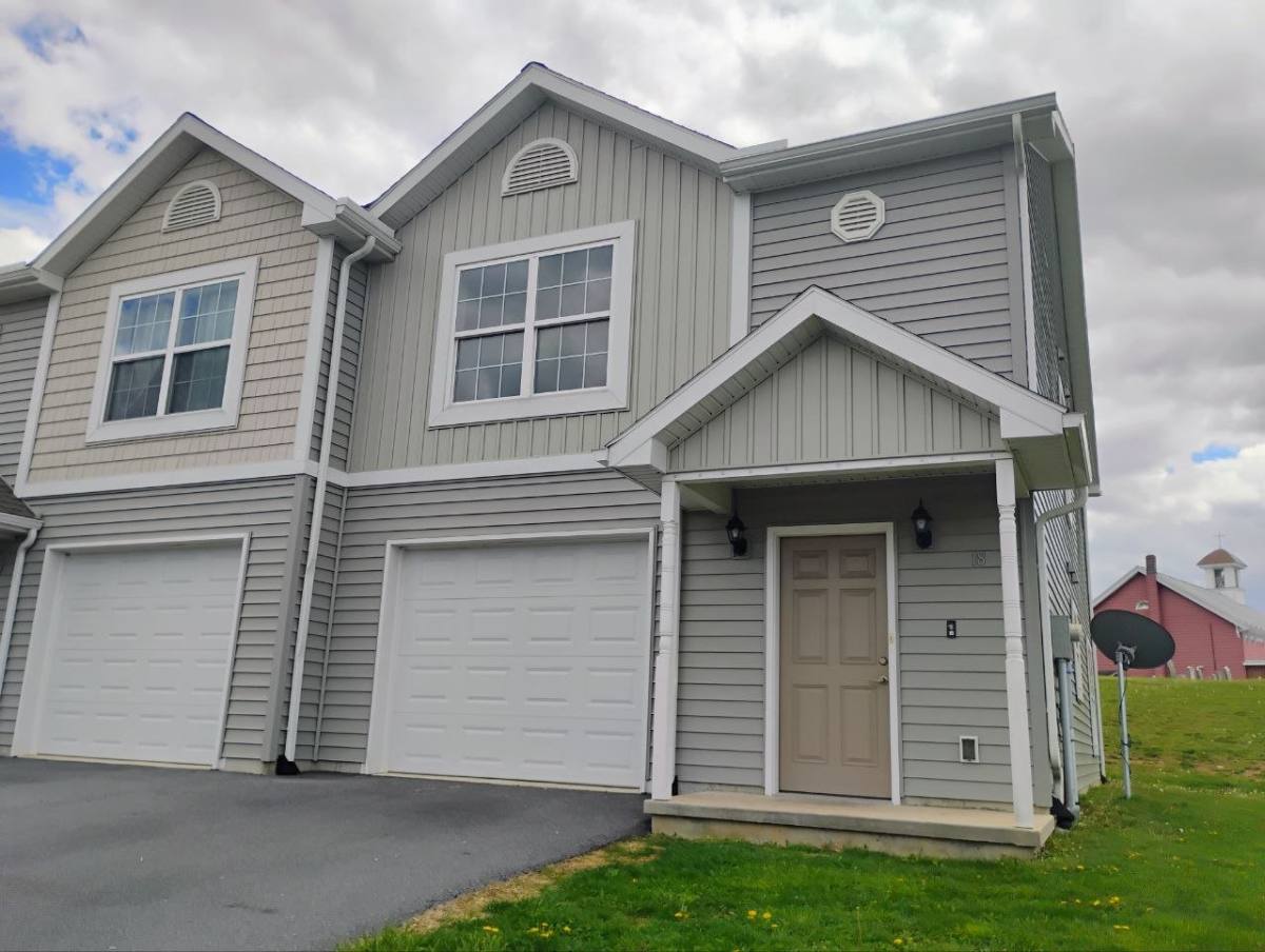 Townhouse for rent at 18 Chloe Dr, Myerstown, PA 17067