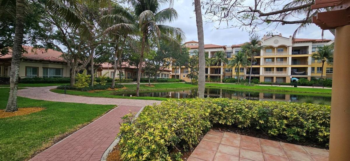 Townhouse for rent at 16117 Emerald Estates Dr, Fort Lauderdale, FL 33331