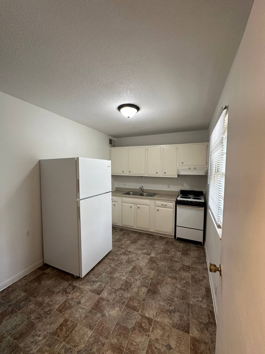 Apartment for rent at 1002 Johnstown Ave, Salina, KS 67401
