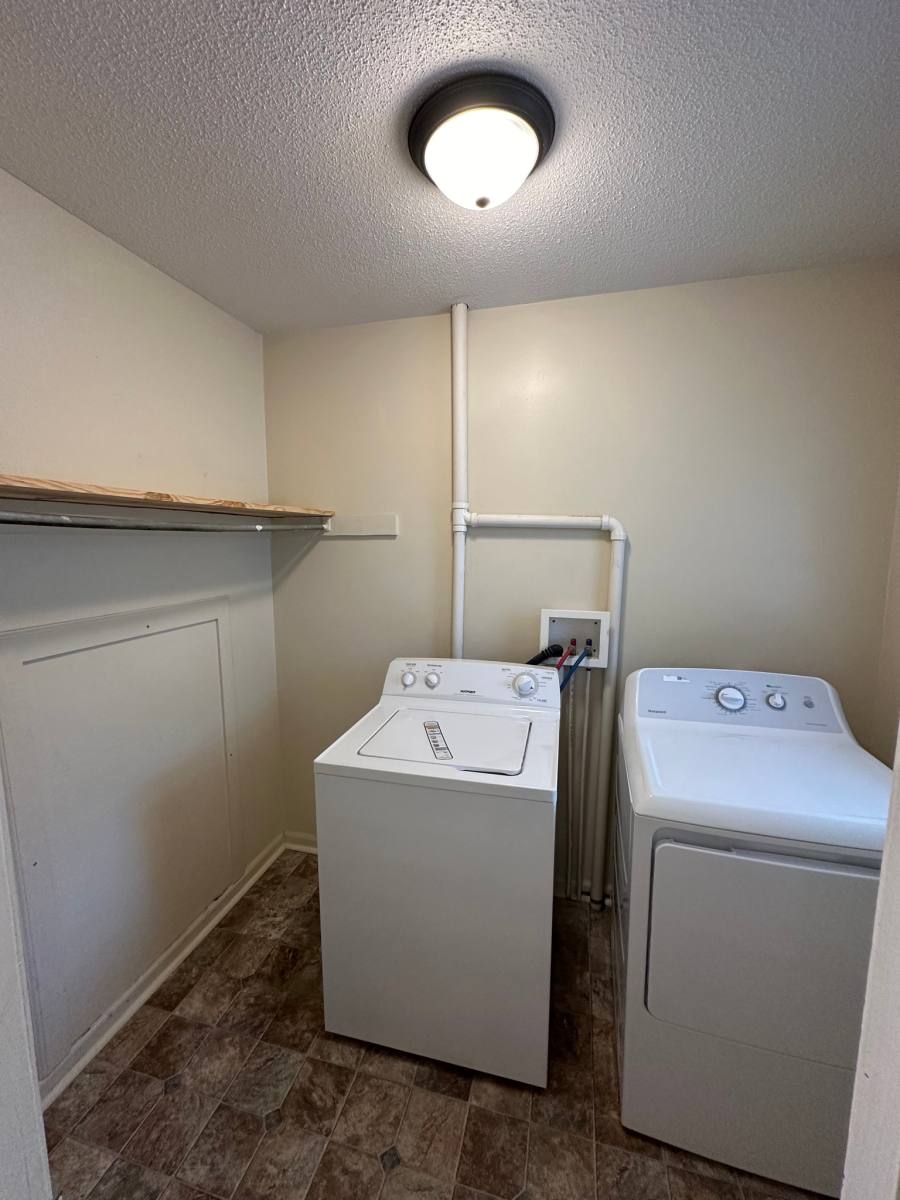 Apartment for rent at 1002 Johnstown Ave, Salina, KS 67401
