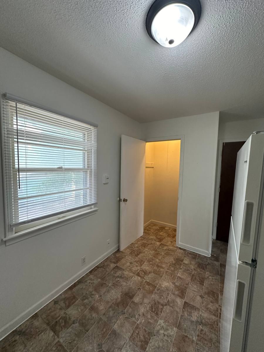 Apartment for rent at 1002 Johnstown Ave, Salina, KS 67401