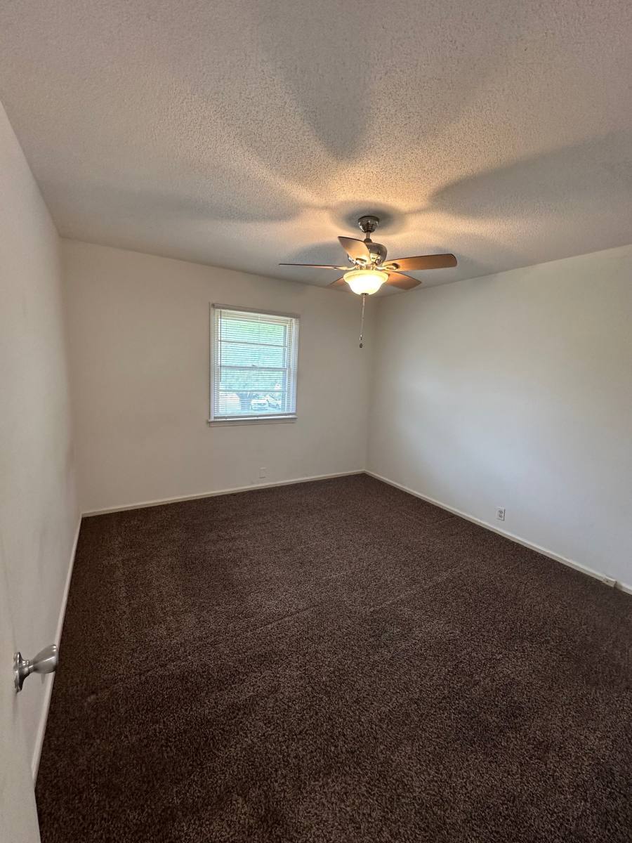 Apartment for rent at 1002 Johnstown Ave, Salina, KS 67401