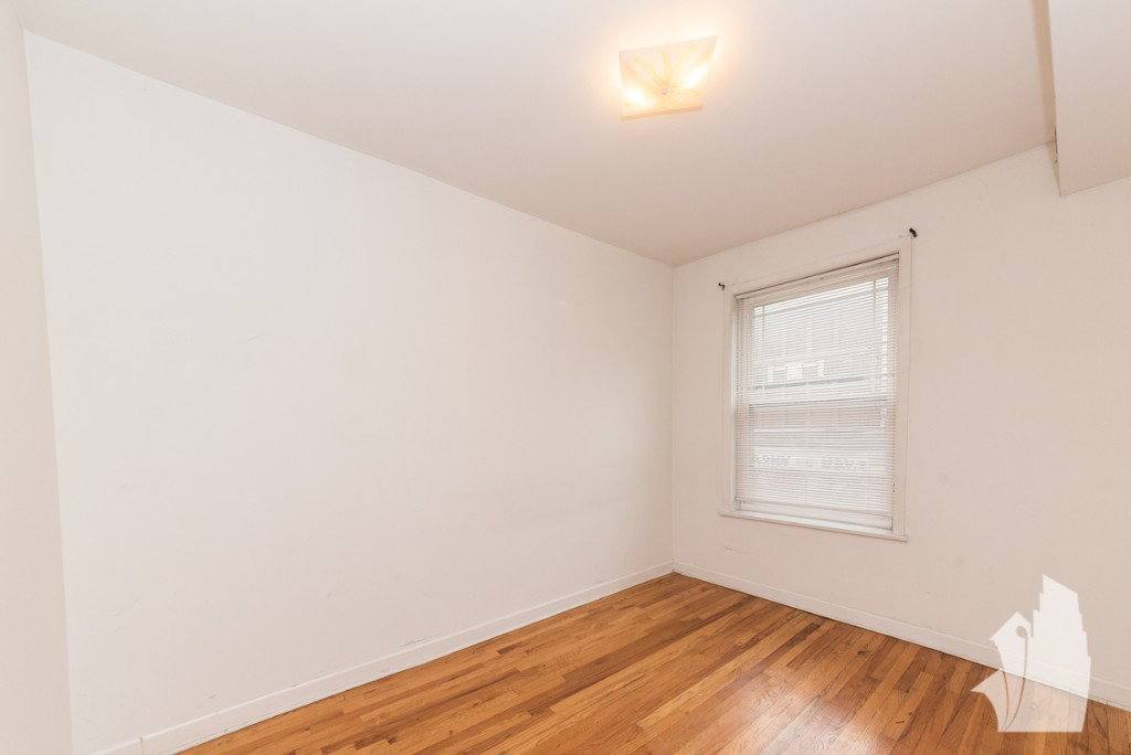 Apartment for rent at 1509 W Barry Ave #2, Chicago, IL 60657