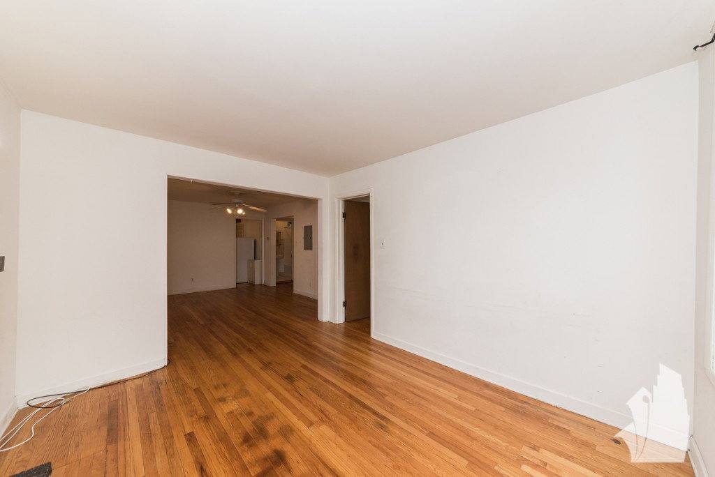 Apartment for rent at 1509 W Barry Ave #2, Chicago, IL 60657