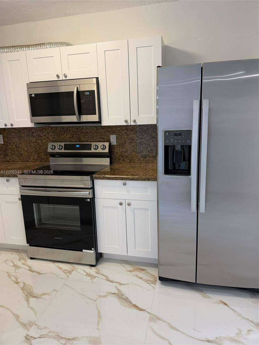 Townhouse for rent at 2669 W 52nd St, Hialeah, FL 33016