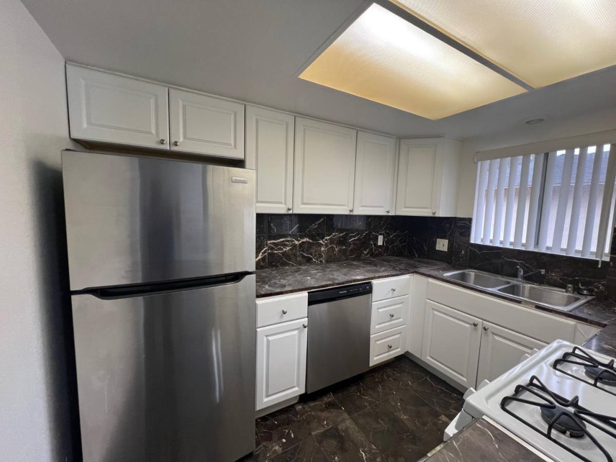 Townhouse for rent at 2140 Via Robles, Oceanside, CA 92054